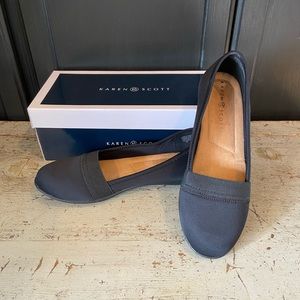 New Karen Scott flats size 8